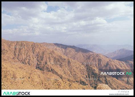 الجبال الشاهقة في السعودية جمال لا يُنسى