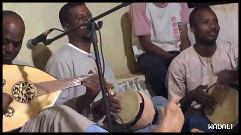 كلمات خليني بعيد خليني