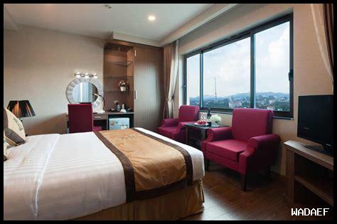 ما هي الفنادق الأقرب إلى المعالم السياحية الشهيرة؟