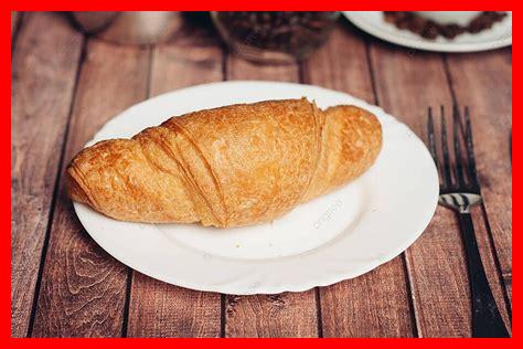 كيف تحول المتبقي من الكرواسان إلى وجبة لذيذة؟ كيف تحول المتبقي من الكرواسان إلى وجبة لذيذة؟