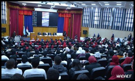 كيف يعبر الأدب عن التحديات الحالية للمجتمع