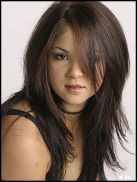 ما هي قصات الشعر المناسبة للوجه البيضاوي بألوان الباستيل؟