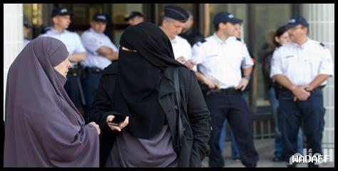 ما هو تأثير وسائل الإعلام على قرارات حظر الحجاب؟