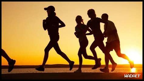 ما هو تأثير الرياضة على تعزيز الثقة الفريق